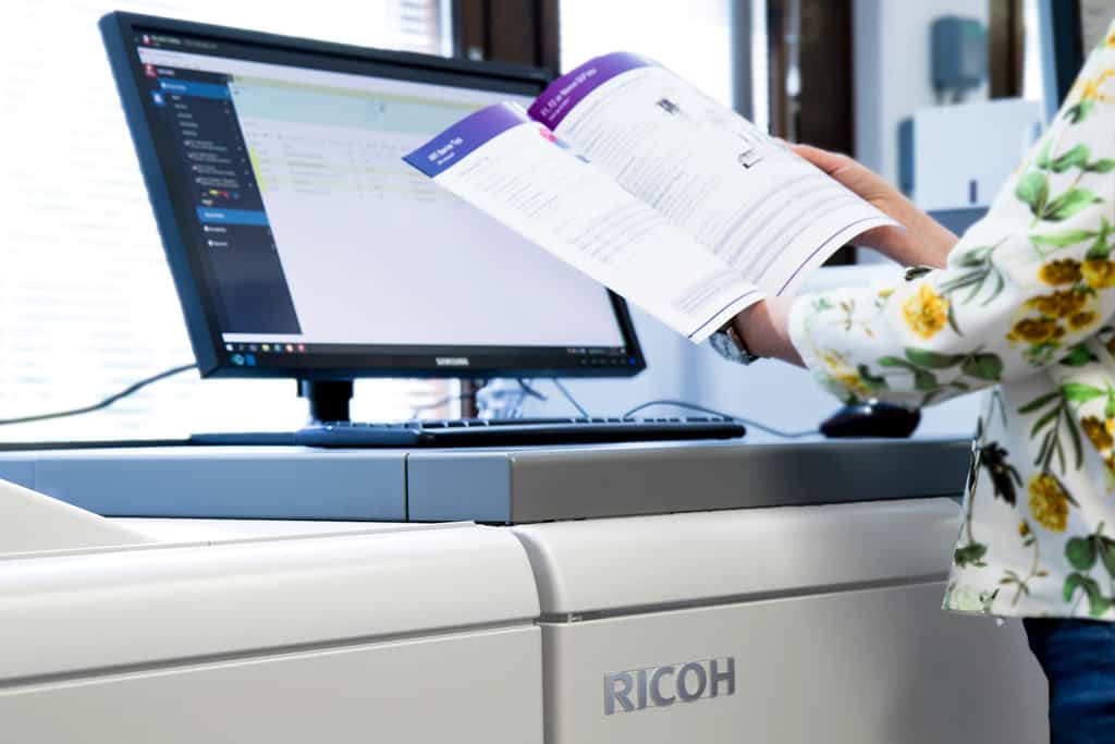 Digipainoalan ammattilainen työssään